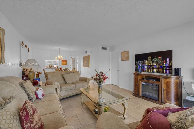 3551 Inverrary Drive 208, Lauderhill, FL 33319