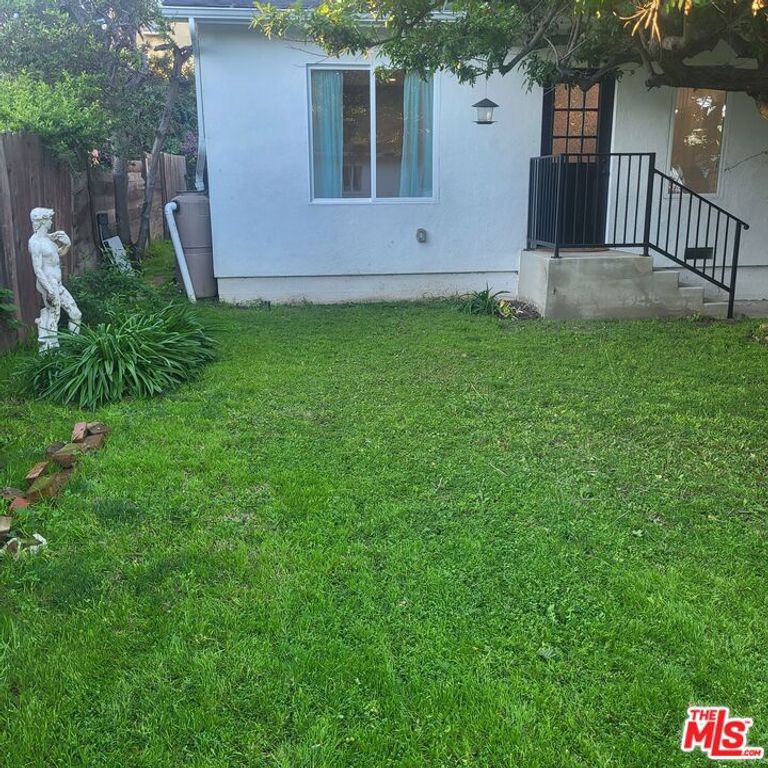 10829 W Woodbine Street, Los Angeles, CA 90034