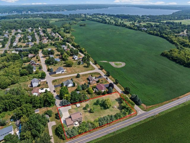 N1510 S Geneva AVENUE, Lake Geneva, WI 53147