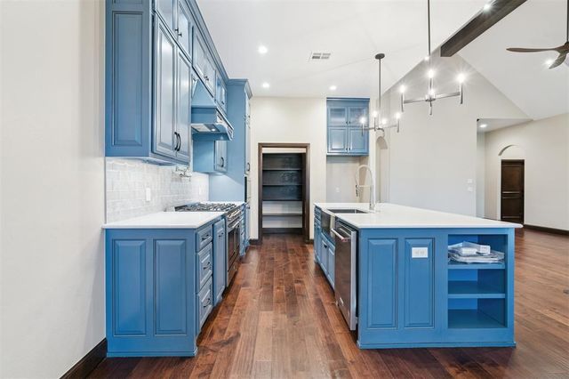 4900 Pont Neuf Road, Edmond, OK 73034