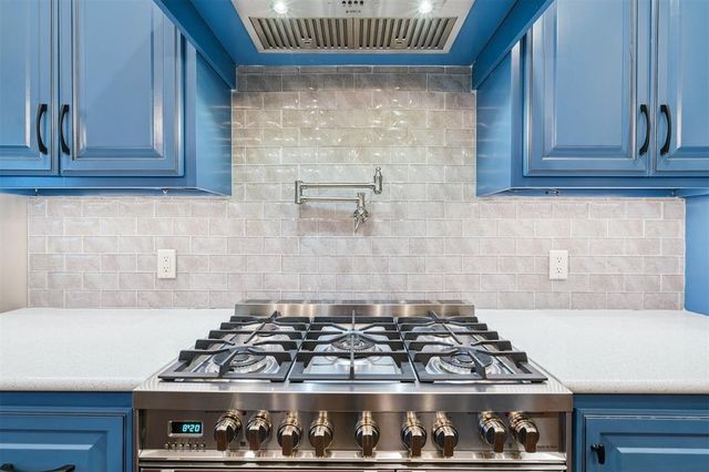 4900 Pont Neuf Road, Edmond, OK 73034