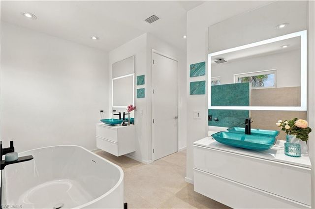 1933 Cornwallis PKWY, Cape Coral, FL 33904