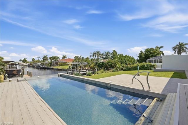 1933 Cornwallis PKWY, Cape Coral, FL 33904