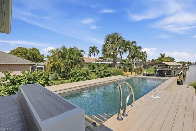1933 Cornwallis PKWY, Cape Coral, FL 33904