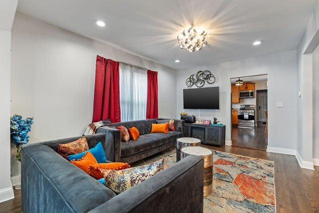 608 Morris Avenue, Bellwood, IL 60104