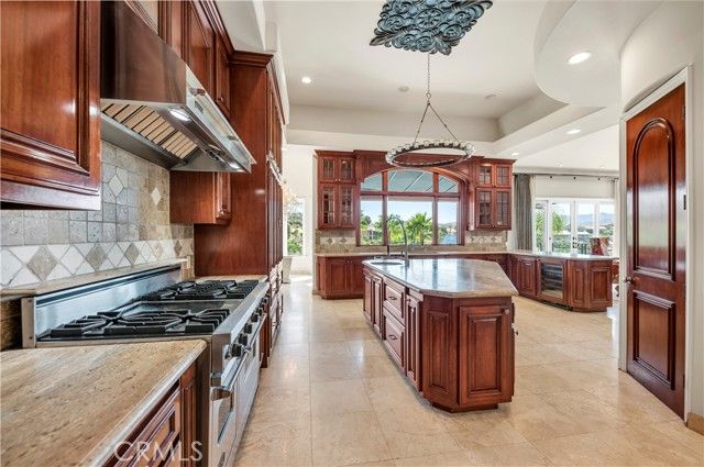 22166 W San Joaquin Drive, Canyon Lake, CA 92587