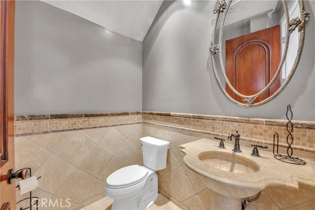 22166 W San Joaquin Drive, Canyon Lake, CA 92587