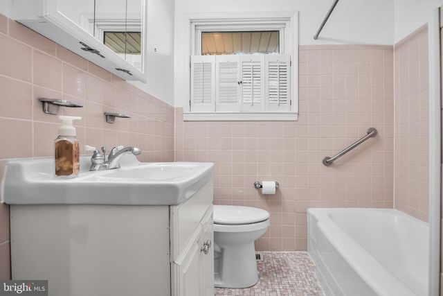 136 RIDGE CIR, Cherry Hill, NJ 08002