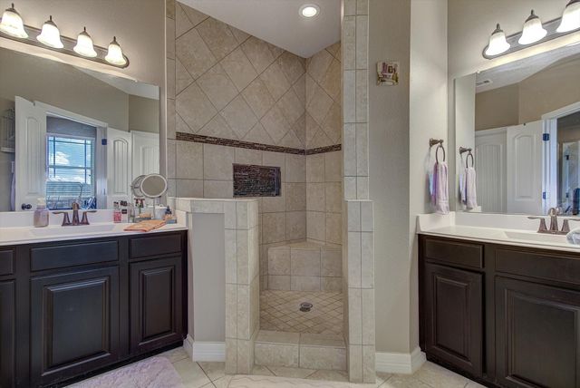 11918 Mulberry Drive, Mont Belvieu, TX 77535