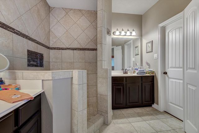 11918 Mulberry Drive, Mont Belvieu, TX 77535