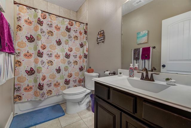 11918 Mulberry Drive, Mont Belvieu, TX 77535