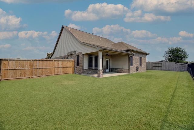 11918 Mulberry Drive, Mont Belvieu, TX 77535