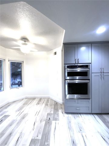 14 Rainbow Lk 3, Irvine, CA 92614