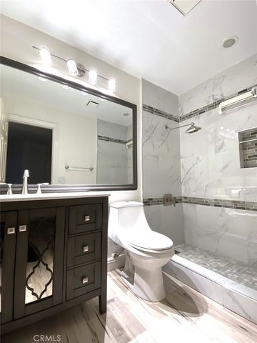 14 Rainbow Lk 3, Irvine, CA 92614