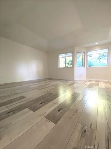 14 Rainbow Lk 3, Irvine, CA 92614