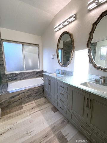14 Rainbow Lk 3, Irvine, CA 92614