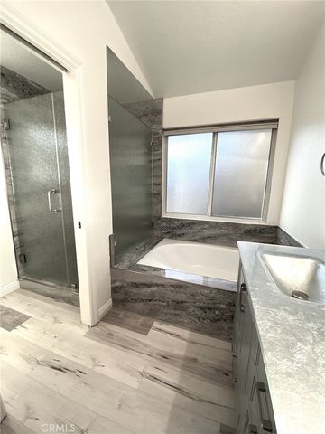 14 Rainbow Lk 3, Irvine, CA 92614