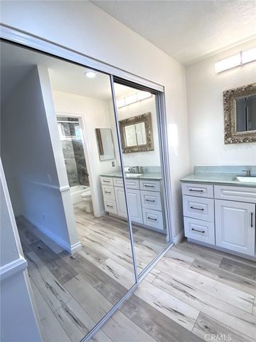 14 Rainbow Lk 3, Irvine, CA 92614