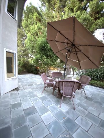 14 Rainbow Lk 3, Irvine, CA 92614