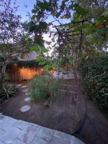 14 Rainbow Lk 3, Irvine, CA 92614