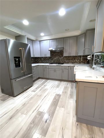 14 Rainbow Lk 3, Irvine, CA 92614