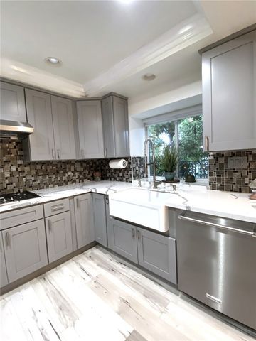 14 Rainbow Lk 3, Irvine, CA 92614