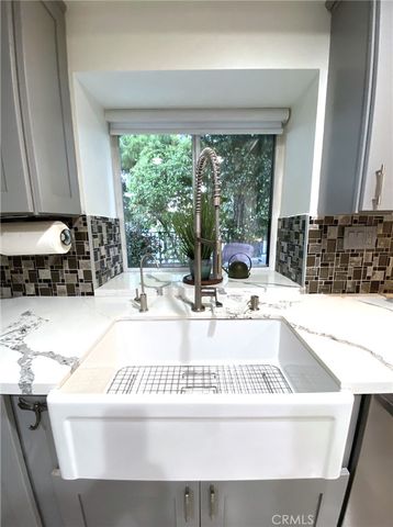 14 Rainbow Lk 3, Irvine, CA 92614