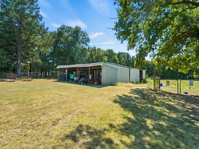 2045 County Road 113, Whitesboro, TX 76273