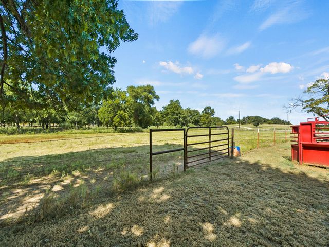 2045 County Road 113, Whitesboro, TX 76273