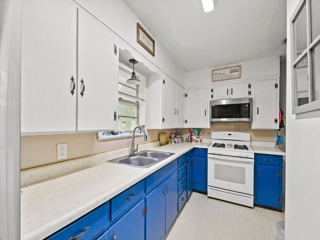 2045 County Road 113, Whitesboro, TX 76273
