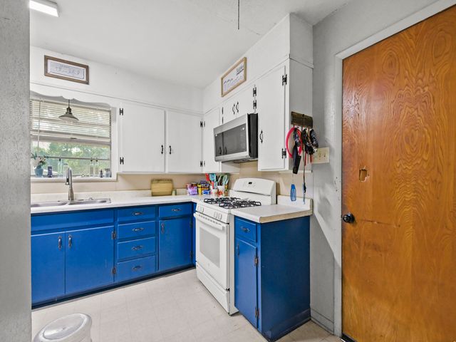 2045 County Road 113, Whitesboro, TX 76273