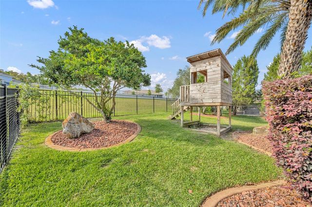 2329 NATOMA BLVD, Mount Dora, FL 32757