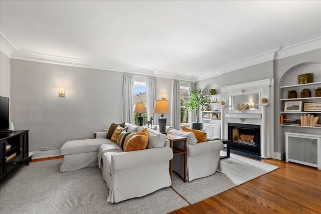 2726 N Pine Grove Avenue 3N, Chicago, IL 60614