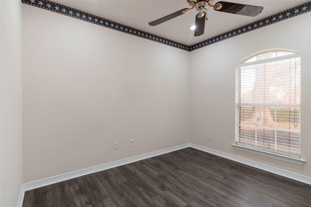 111 Fox Trail, Red Oak, TX 75154