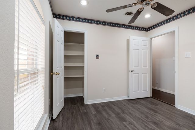 111 Fox Trail, Red Oak, TX 75154