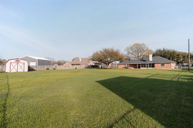 111 Fox Trail, Red Oak, TX 75154