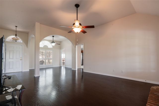 111 Fox Trail, Red Oak, TX 75154