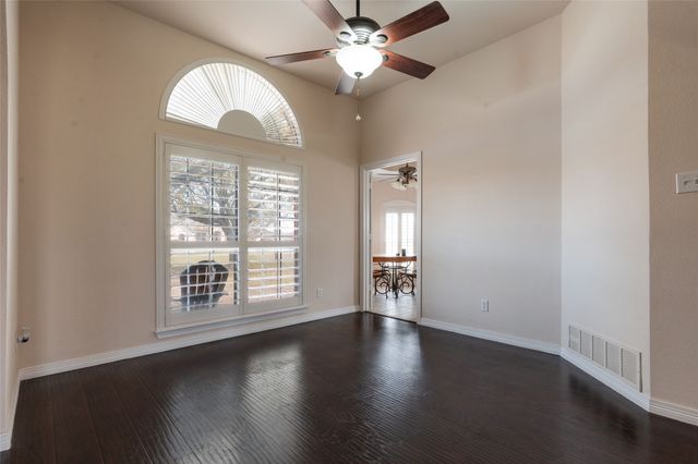 111 Fox Trail, Red Oak, TX 75154