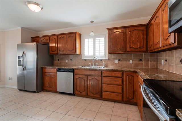 111 Fox Trail, Red Oak, TX 75154