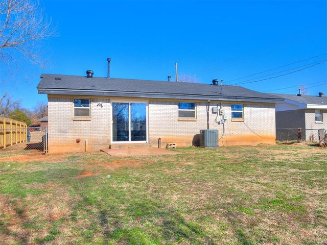 1304 Locust Drive, Midwest City, OK 73110