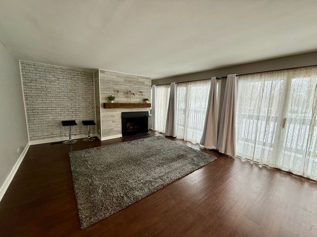 5880 Forest View Road A, Lisle, IL 60532