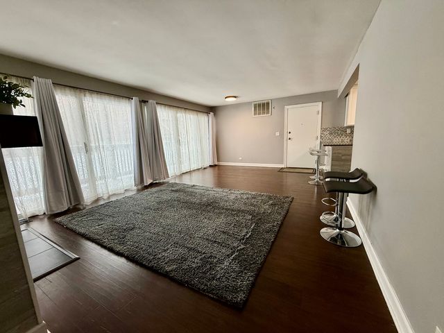 5880 Forest View Road A, Lisle, IL 60532