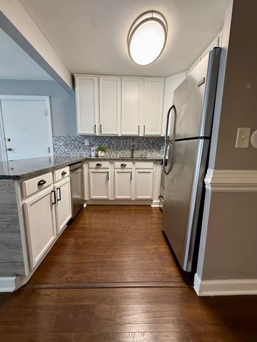 5880 Forest View Road A, Lisle, IL 60532