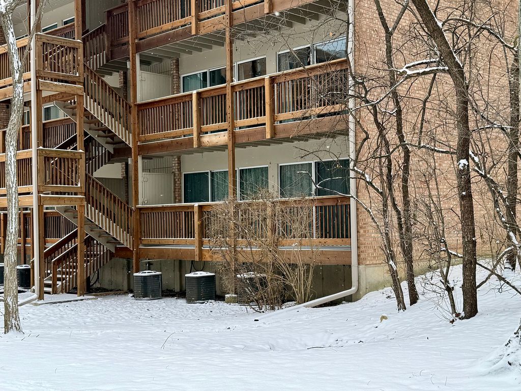 5880 Forest View Road A, Lisle, IL 60532