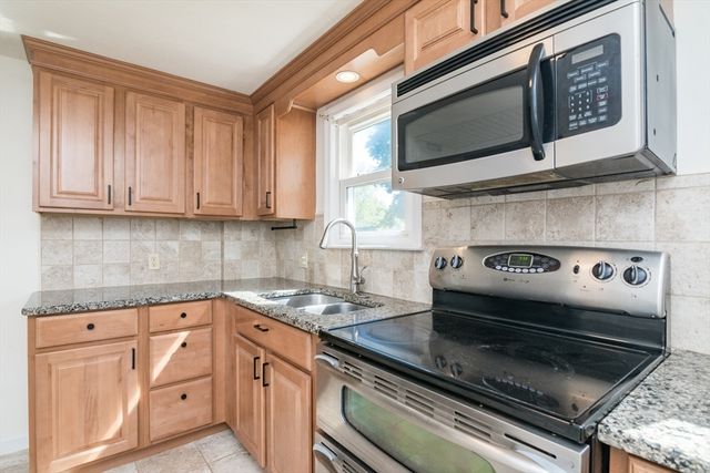 73 Catalpa Ter, Springfield, MA 01119