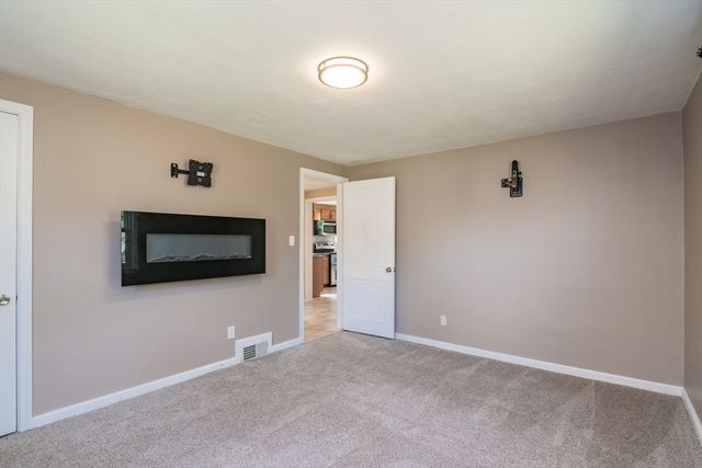 73 Catalpa Ter, Springfield, MA 01119