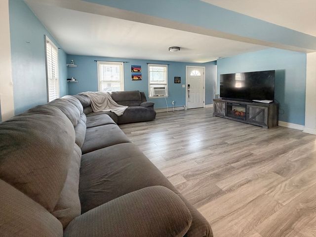 79 Lorchris St, Leominster, MA 01453