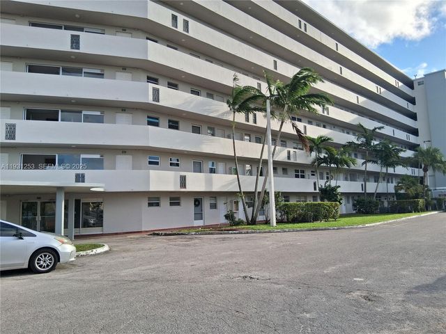 1750 NE 191st St 104-1, Miami, FL 33179
