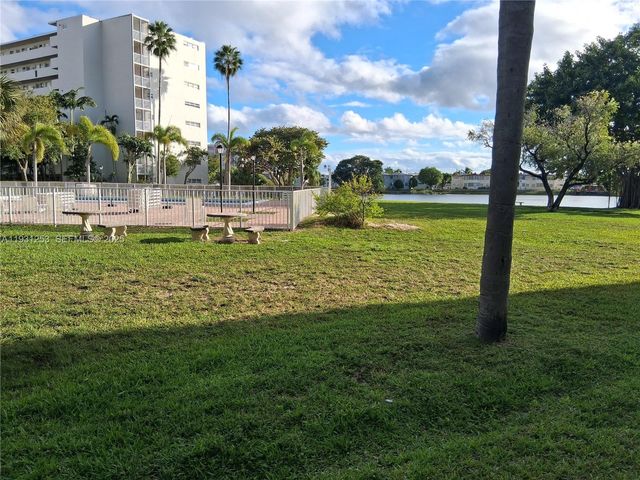 1750 NE 191st St 104-1, Miami, FL 33179