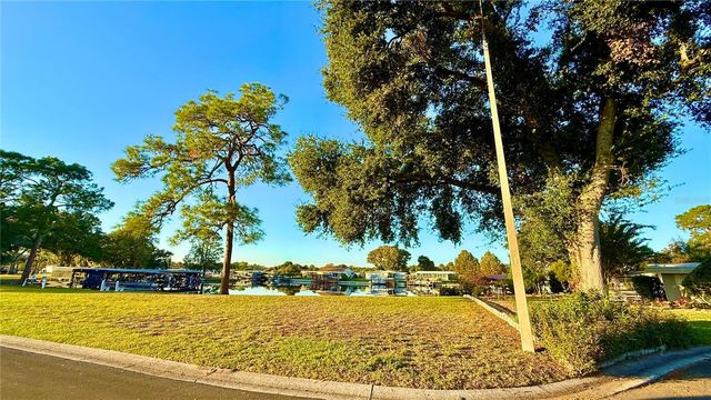 722 LANDRY LANE, Tavares, FL 32778